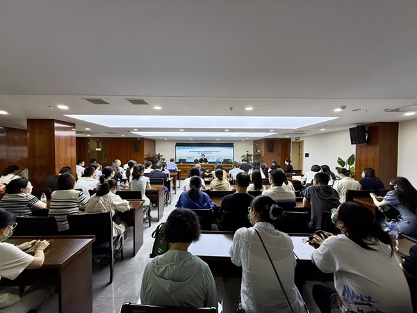 座谈会2.jpg 座谈会2.jpg